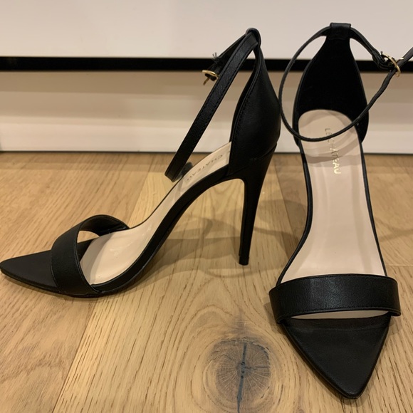 le chateau Shoes - black stilettos BNWOT. 4.5 inch heel.